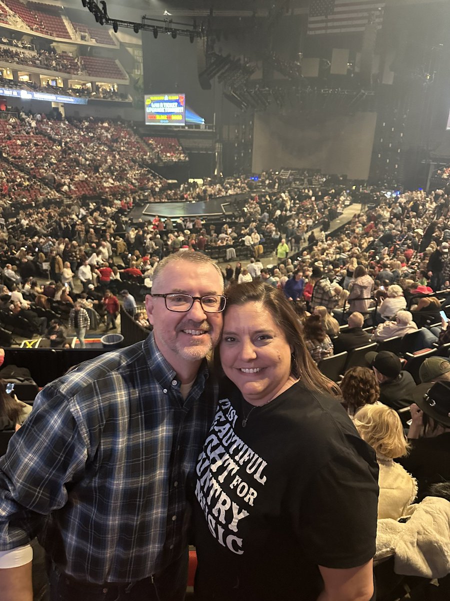 ChristinaHuggi2's tweet photo. Blake Shelton date night! #bslincoln https://t.co/mJrYyOmU5x