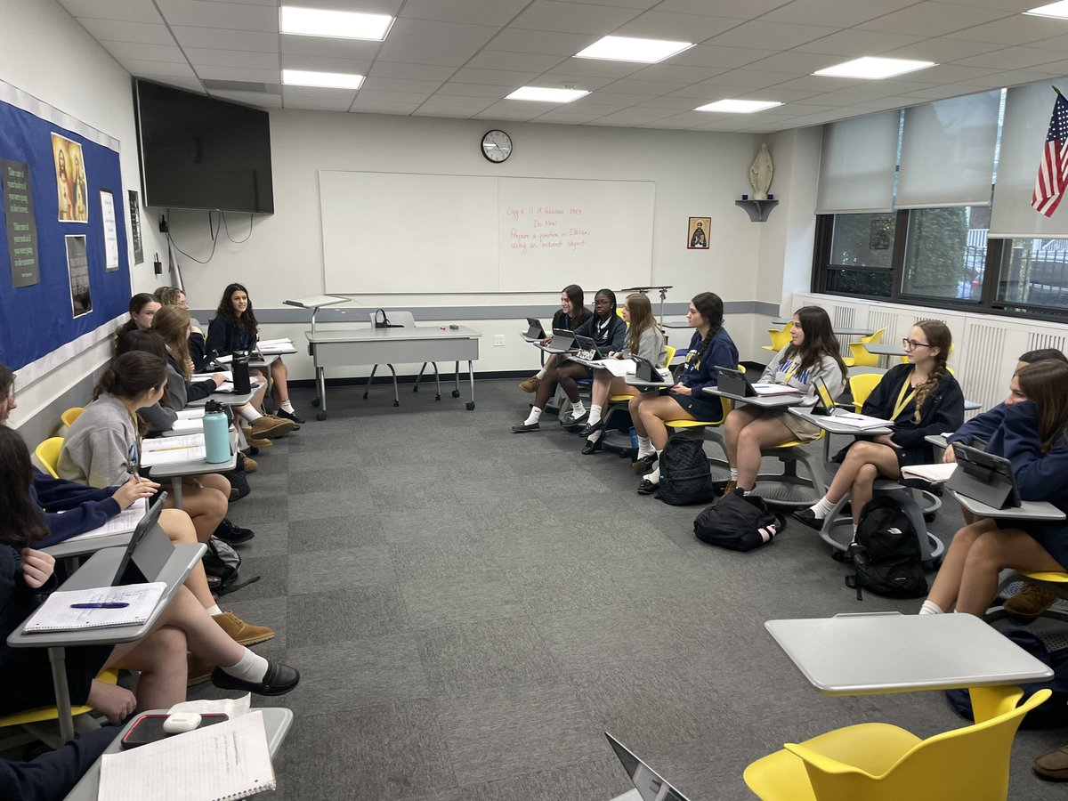 GiarraccaMXHS's tweet photo. The Italian language comes alive and real as students in Italian 10H ask their own original question and classmates respond with indirect object pronouns. @XaverianHS #thinkingonyourfeet #italianisfun #clipperstogether https://t.co/eGldVfbp84