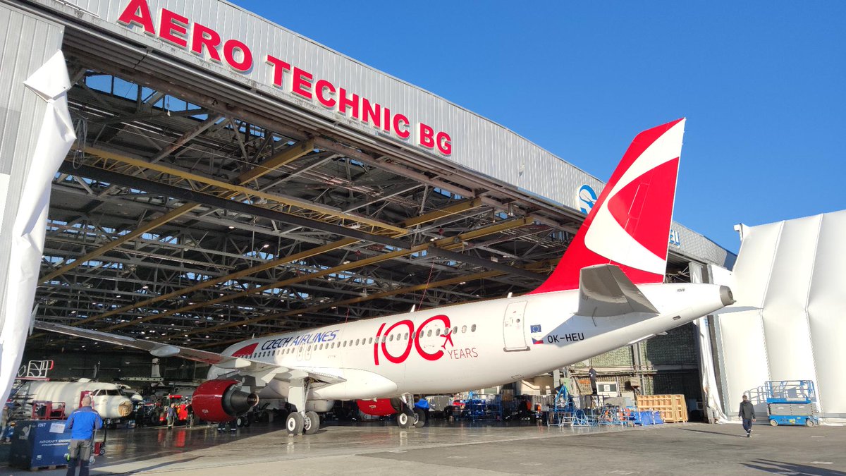 CzechAirlinesCZ's tweet photo. Na oslavu 100. výročí založení Českých aerolinií jsme připravili speciální jubilejní livery 💯
Již brzy na vaši obloze 🙂❤️ #CSA https://t.co/RHpdZS4v8a