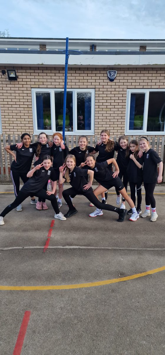 Well done to the girls who took part in their first netball match this week! 🏐⭐️