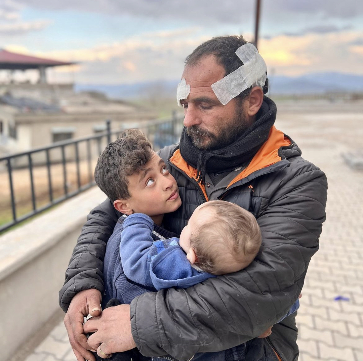 IRWorldwide's tweet image. “if you save one life, it is as if you have saved all of mankind” (Quran, 5:32) 🤲🏼

Eleven days since the earthquake struck, your generosity continues to help thousands of people in need.

This #Jummah, here are a few faces amongst the 614,321 people you have supported so far 🤍