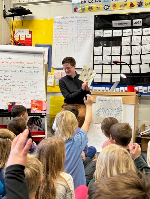 MPS_News's tweet image. Burroughs Loves to Read!

Interim Superintendent Cox and Senior Officer Dr. Harris-Berry visited with Burroughs students and staff and joined in their Read-a-thon, along with CityWide Student Advisory Leadership Board Member Jake Wesson.