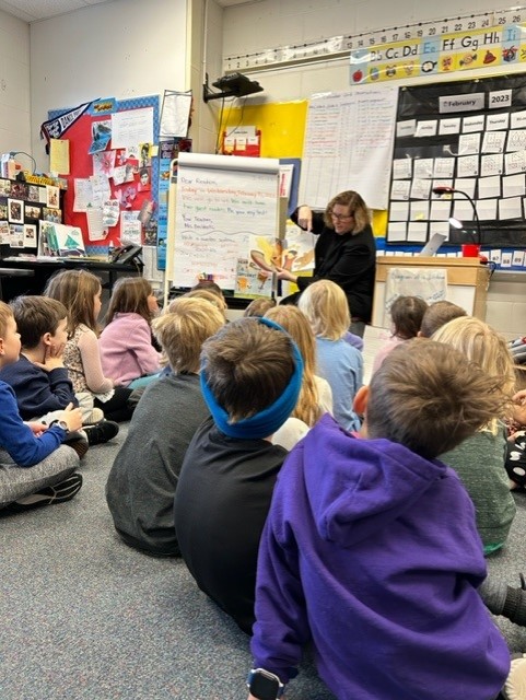 MPS_News's tweet image. Burroughs Loves to Read!

Interim Superintendent Cox and Senior Officer Dr. Harris-Berry visited with Burroughs students and staff and joined in their Read-a-thon, along with CityWide Student Advisory Leadership Board Member Jake Wesson.