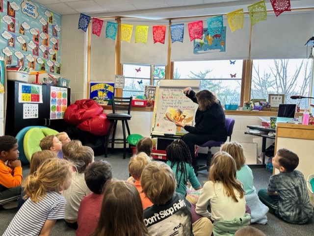 MPS_News's tweet image. Burroughs Loves to Read!

Interim Superintendent Cox and Senior Officer Dr. Harris-Berry visited with Burroughs students and staff and joined in their Read-a-thon, along with CityWide Student Advisory Leadership Board Member Jake Wesson.