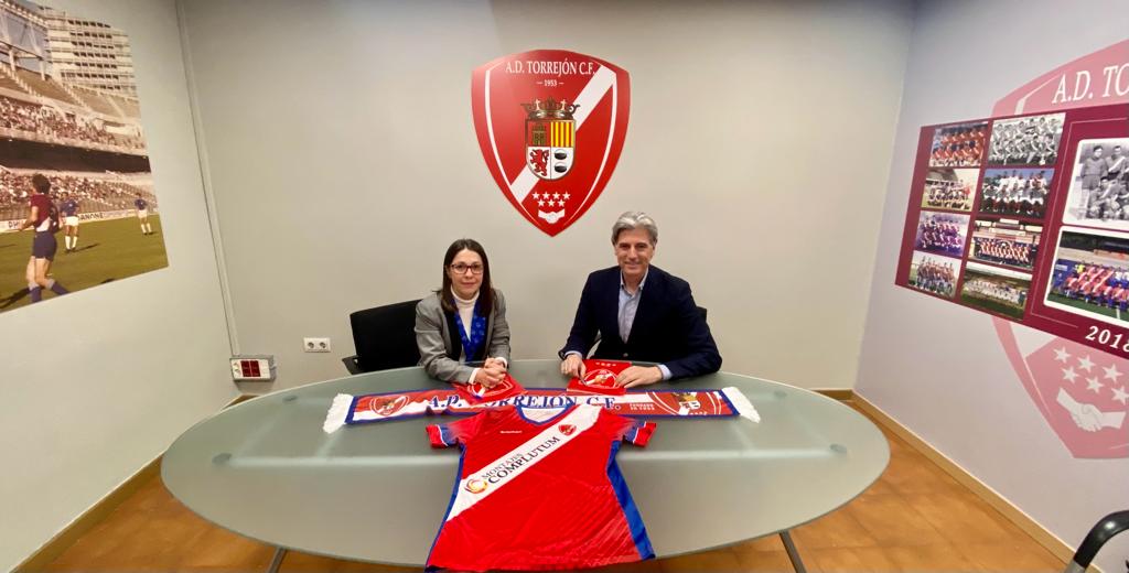 AdTorrejoncf's tweet photo. @Globalpiso renueva con el club.

Ayer, en las oficinas del club, quedó sellada la renovación de patrocinio y colaboración de Globalpiso.
Llevan desde el año 2016 con oficina en Torrejón de Ardoz, en C/ Madrid, 22 - Telf.: 910 106 615

@Gallardo7Jose #siemprecontigotorrejon https://t.co/LlOLtTQRDZ
