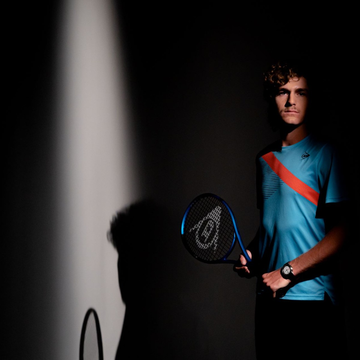 dunloptennis's tweet photo. Ready for the lights.. 🌑🌒🌓🌖🌕

Looks the part with the FX series.. More than just a pretty frame though. Sonic Core technology giving you access to easy power and being kind to your arm. 

Demand attention.

#ForcesOfPower https://t.co/cGMpirH6pq