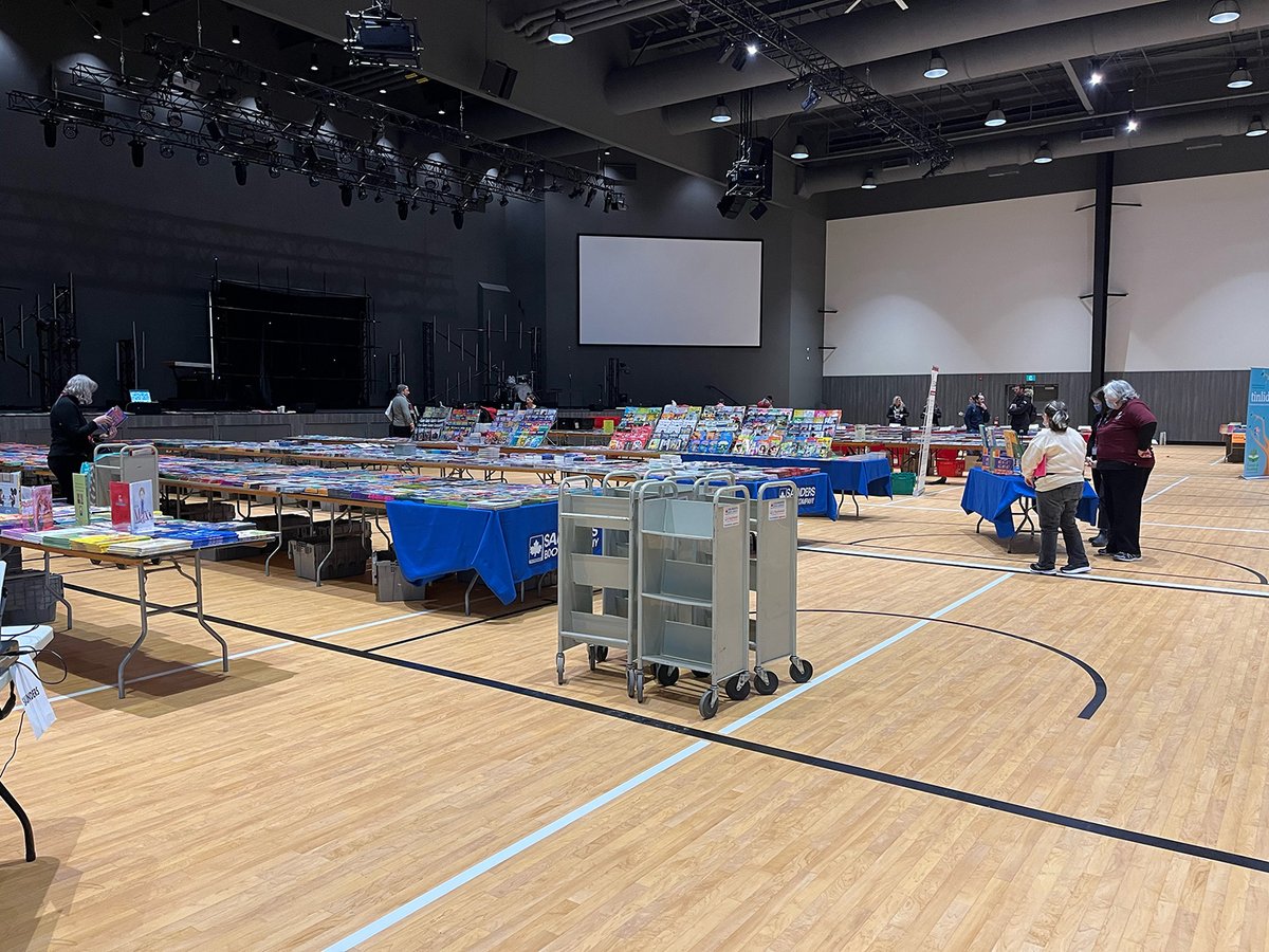 saundersbookco's tweet image. We are at Central Community Centre, 680 York Rd
Niagara-on-the-Lake till 4:00pm today.
#BookDisplay @DSBNiagara @dsbn