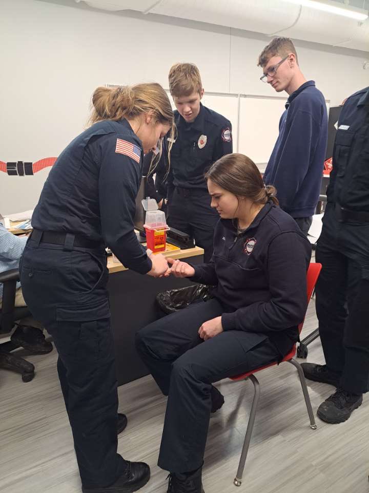 EHOVEffemt's tweet photo. Seniors today learning to take the blood sugar using a blood glucometer 🩸🚑 #EHOVEvips https://t.co/SmHScIrerM