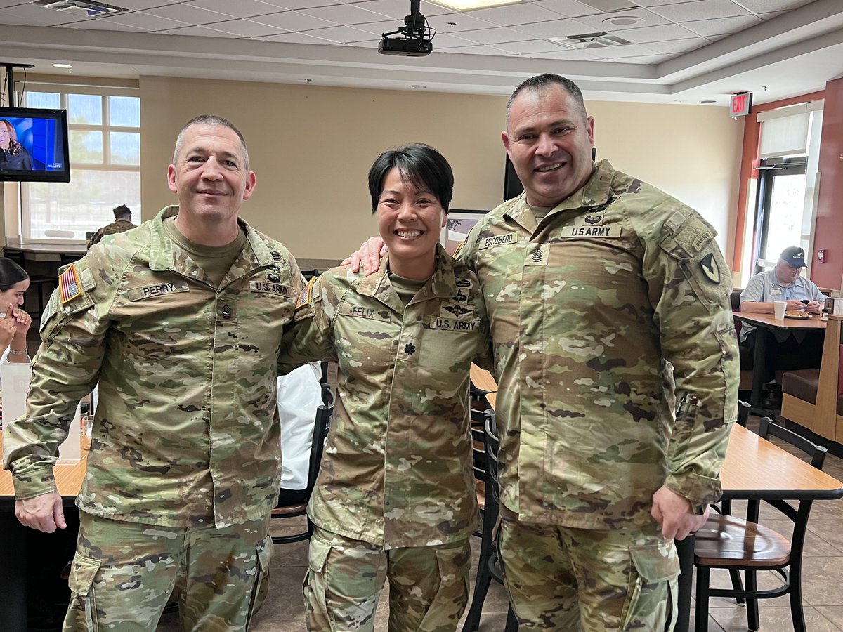 HQDAG4_SGM's tweet photo. Got the opportunity to travel to Fort Bragg and visit the great 406th AFSB team, which my squad leader MG Wilson was one of its previous commanders. I also had the privilege and honor of running into two great leaders LTC Felix and SGM Perry. #loveServing https://t.co/npITVIehQ1