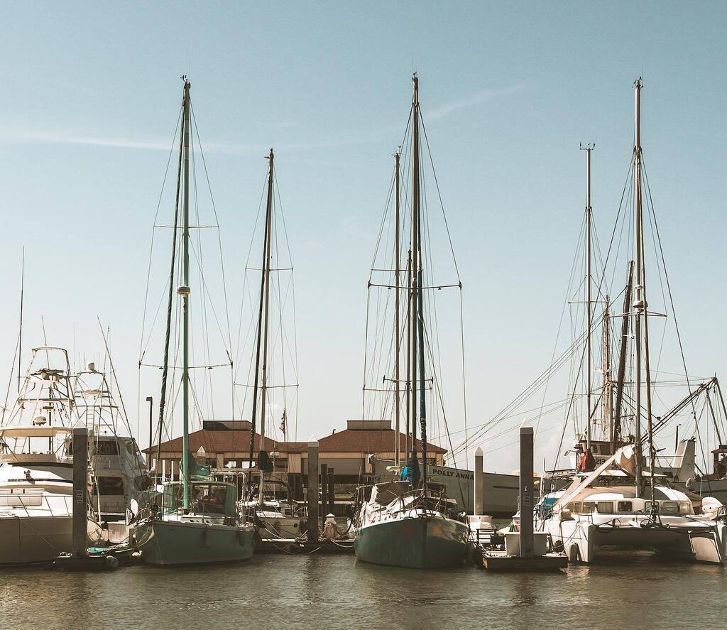 Vessels •
•
•
•
• #portaransas #maritime #nautical_images #boats #boatlife #opticalwander #unknownperspectives #uncalculated #superhubs #shootermag #justgoshoot #depthobsessed #visualambassadors #meistershots #ourvisualvibes #eclectic_shotz #leag… ift.tt/Wo8gNyP