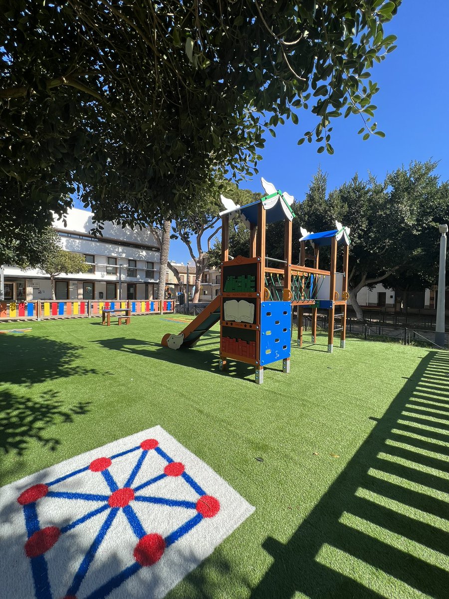 Alfarajuntament's tweet photo. 📖 La nova zona de jocs al parc de Don Emilio Ramón Llin d’Alfara del Patriarca ja està oberta al públic. La instal·lació té com a eix vertebrador els llibres i contes.

📚Aquest parc ha sigut subvencionat amb fons de la @mancocarraixet .  ℹ️ https://t.co/YKSxure7Hn https://t.co/hKe7IrFHgF