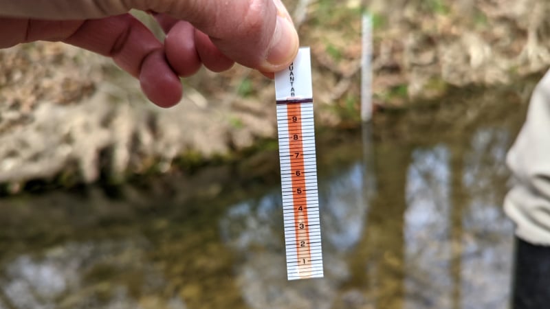 Months after the icy conditions that brought the spreading of #deicer & #salt spikes in Tookany Creek that were saltier than seawater, an army of volunteers descended upon dozens of sites in small streams that feed the #DelawareRiver.  Read why: stroudcenter.org/news/why-volun… #roadsalt