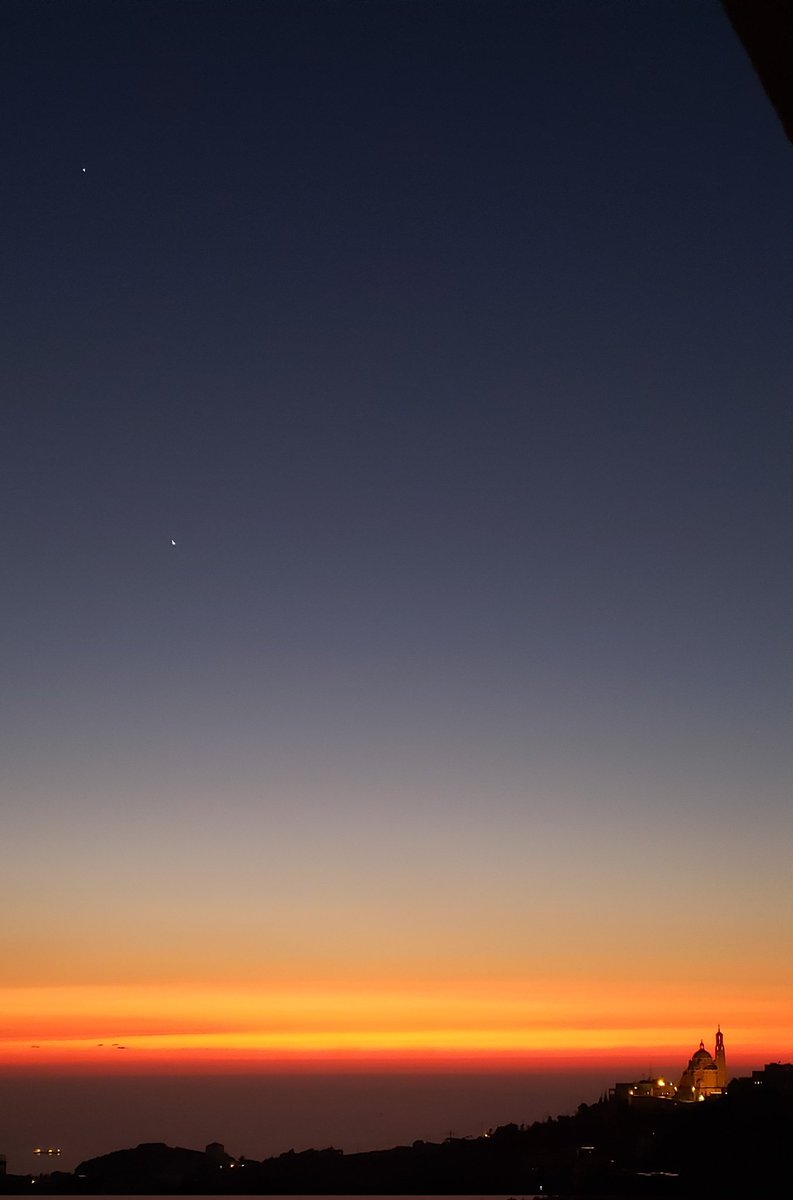 RavenWide's tweet image. Venus and Jupiter presiding over a gorgeous evening (Mars, Neptune, and Uranus also lining up, just not visible yet)