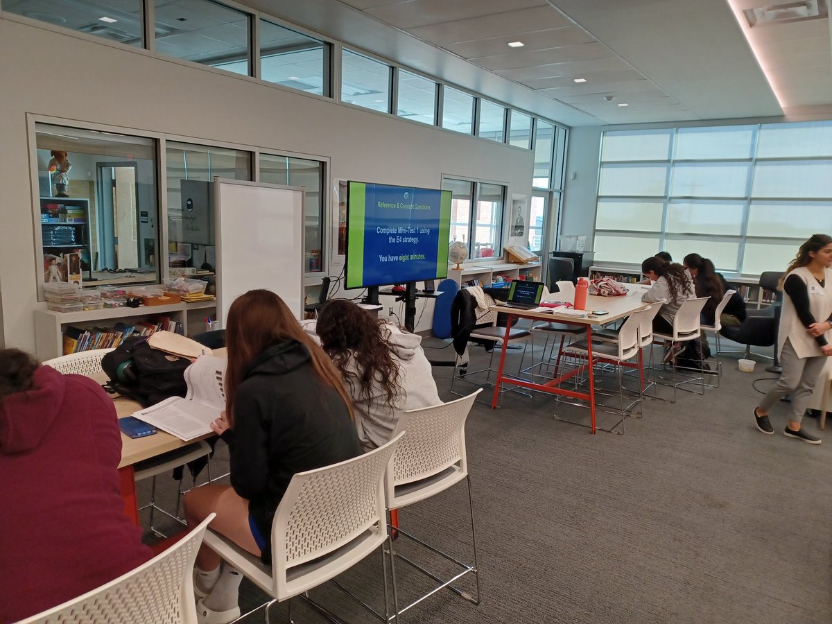 JeamesSailor's tweet photo. @GEARUPAustinISD @AustinISD_CCR @EastsideECHS Two weeks until SAT testing day. These #Panthers are preparing with #SATPrep with assistance from #MasteryPrep . @MasteryPrep https://t.co/8PvblLoElT