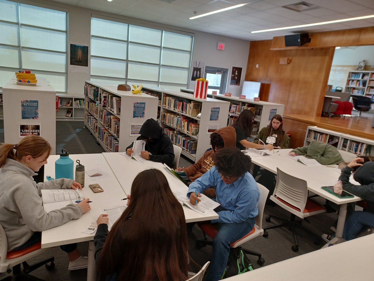 JeamesSailor's tweet photo. @GEARUPAustinISD @AustinISD_CCR @EastsideECHS Two weeks until SAT testing day. These #Panthers are preparing with #SATPrep with assistance from #MasteryPrep . @MasteryPrep https://t.co/8PvblLoElT