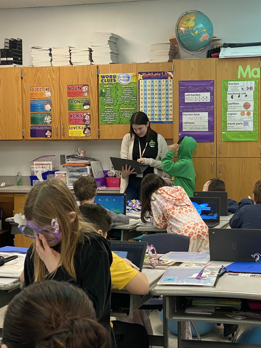 Clinton CES tweet media