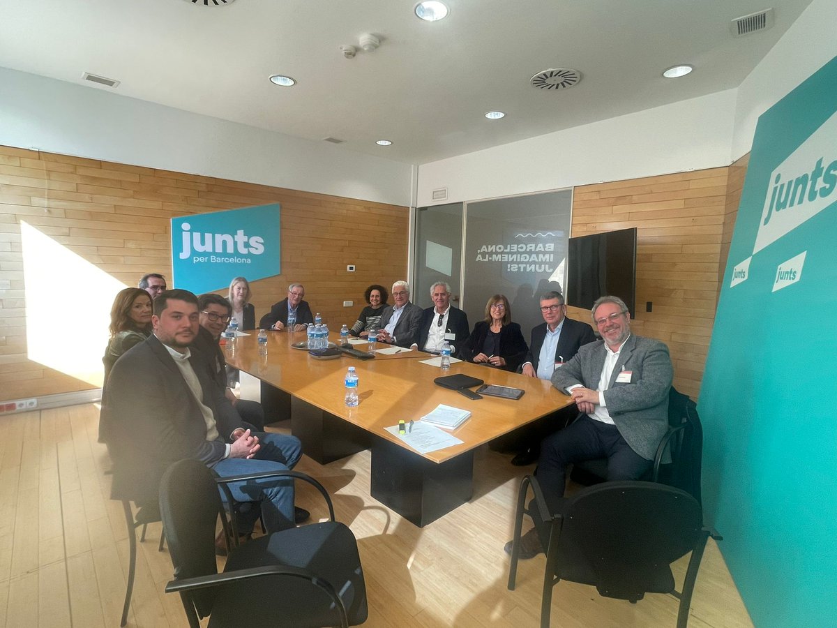 xaviertrias's tweet photo. Trobada amb @FeccComunicacio @agrescatAEC @_confederacio #FECACEN, representants de l’escola concertada, que forma part del Servei d’Educació de Catalunya. Des de Barcelona cal donar suport a tots els centres educatius i els seus professionals i lluitar junts per l’èxit escolar. https://t.co/OILGH5GJQF