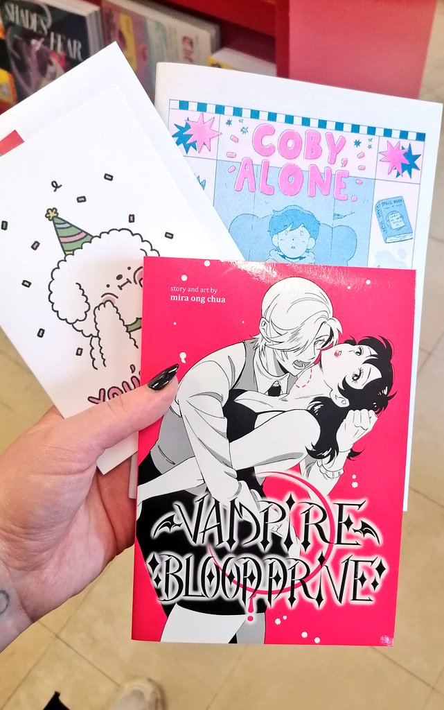 Me and kaz popped into @littledeercmx to pick up some comics and zines!! 🦌💖 