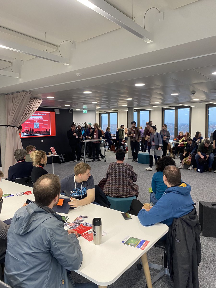 Full House beim BremerBildungsBarcamp #3B23 an der Helmut Schmidt Schule in Bremen.
Eine mega Veranstaltung. Danke an <a href="/akasche/">Andreas Kasche • HB •</a>  <a href="/HerrKieckbusch/">Herr_Kieckbusch</a> und Co. für die Orga #hbedu #twlz #schuleneudenken