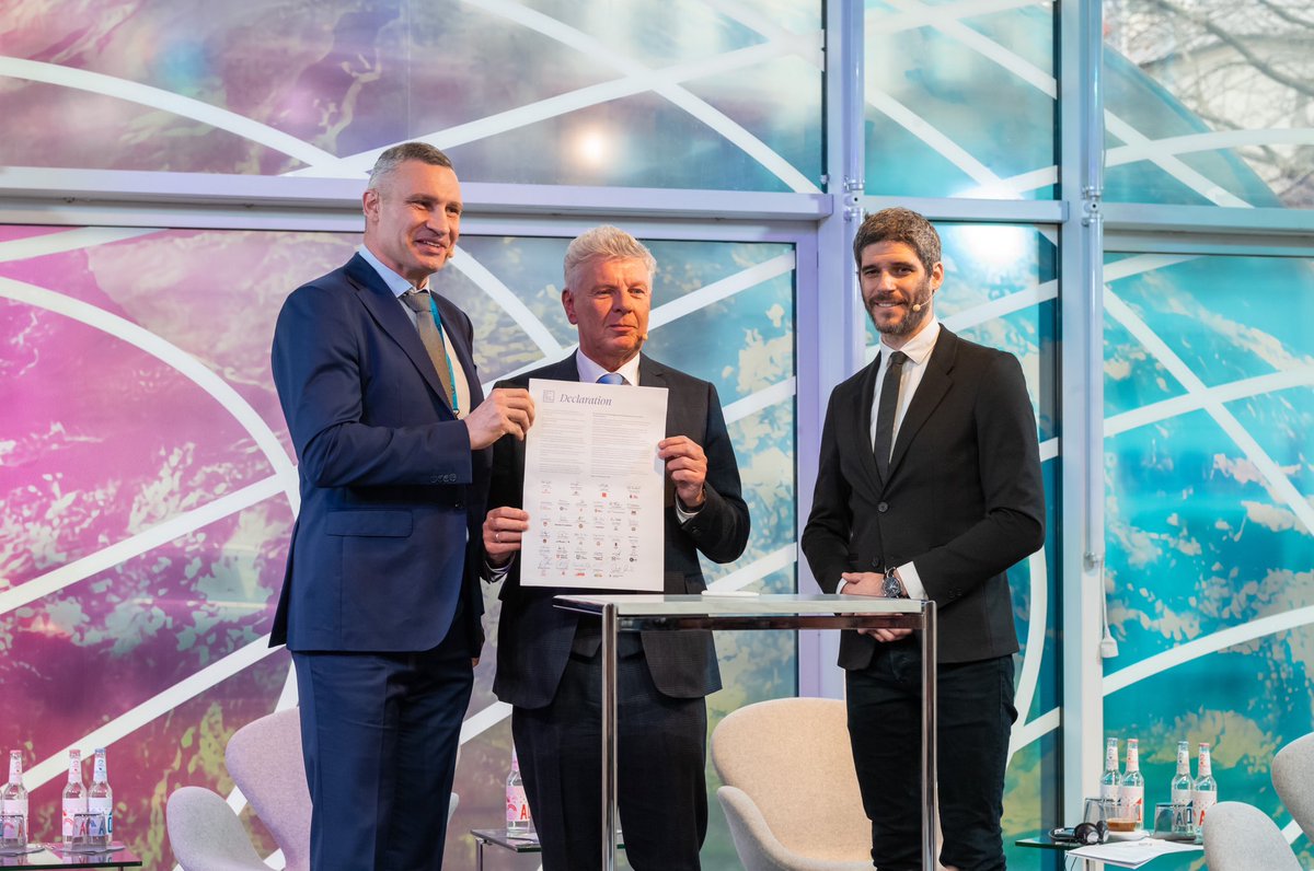 Honoured to chair a panel with the mayors of Kyiv and Munich, Special Envoy <a href="/NinaHachigian/">Nina Hachigian</a> and <a href="/anneapplebaum/">Anne Applebaum</a> on behalf of the #pactoffreecities and #ActionforDemocracy at #MSC2023 and pleased to welcome Munich Mayor Reiter as the newest member of the Pact!🇺🇦🇩🇪🆓