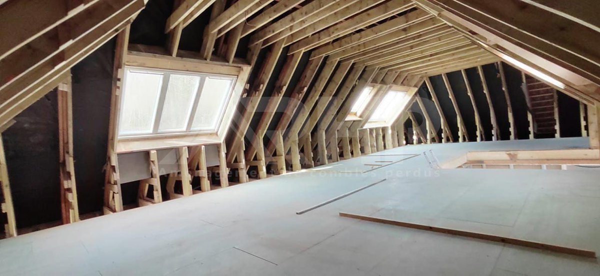 RhpCombles's tweet photo. Place à la lumière !
Ce grenier inexploitable sous toiture 4 pans est maintenant une grande surface dont toute la famille peut profiter. Chambres, salle de jeux, salle de bain... Vous en rêvez ? Venez nous présenter votre projet sur https://t.co/iDa0t7Waep, l'étude est gratuite ! https://t.co/f1hmsx1GSj