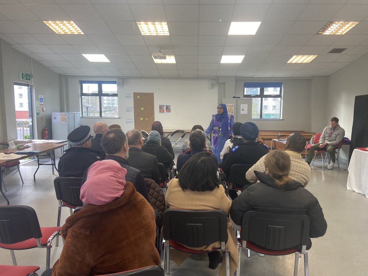 LBofHounslow's tweet photo. Wonderful to see so many people and families at our Keeping Ivybridge Safer, Together event @IvyBridgelink, including @MPSHounslow and @canyouchallenge , thank you for joining us https://t.co/lprmUqOxCB