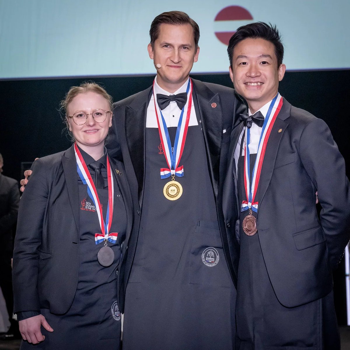 worldoffinewine's tweet image. @asisomms Best Sommelier of the World 2023 // The finalists - Left to right: Nina Jansson of Denmark, Raimonds Tomsons of Latvia, and Reeze Choi of China.

See link to learn more bit.ly/3EgxRig
#worldoffinewine #asisomms #asibestsomm

📸: David Marmie