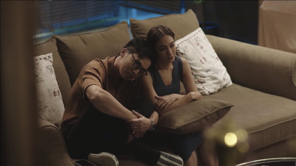 tenfydemar's tweet photo. “ถ้าโลกใบนี้มันใจร้ายกับลูกเรา เราก็ควรจะเป็นความสบายใจเวลาที่ลูกกลับมาไม่ใช่หรอ” แกดู mindset พ่อแม่ติณณ์ดิ ไม่แปลกใจแล้วว่าทำไมติณณ์ถึงเติบโตมาโดยที่พกความรักไว้เต็มเปี่ยมจนซัพพอร์ตน้องกันต์และคนรอบข้างได้ขนาดนี้ พ่อแม่ทุกคนควรเป็นแบบนี้อะ T____T🤍 #MySchoolPresidentEP11 https://t.co/Z7dyOivEuy