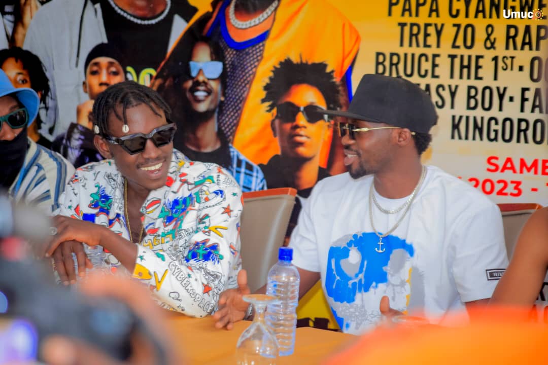 AgasekeTv's tweet photo. Demain la soirée sera très chaud à #WorldBeach avec des Rappeurs du #Burundi et du #Rwanda.
9 Rappeurs rwandais accompagnés par les djs sont arrivés en @MairieBuja pr la préparation du concert #TRAPPISH_CRAZY_HIPHOP qui va les réunir sur scène avec leurs voisins de #Buja_Fleva https://t.co/qXCsb7YY8o