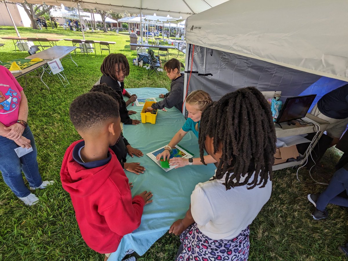 ComitUsf's tweet photo. We're thrilled to finally have the @StPeteSciFest back! The Friday school day is in full swing using our brand new AR Sandbox as well as tried and true Legos to build a 3D model of #TampaBay!! #scienceinthesun #stpetesciencefest https://t.co/klggdodE78