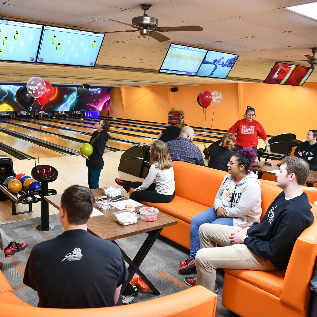 UACCMsa's tweet photo. That’s how we roll 🎳
•
#UACCM #StudentActivities #bowlingnight https://t.co/KPverOa2Nj