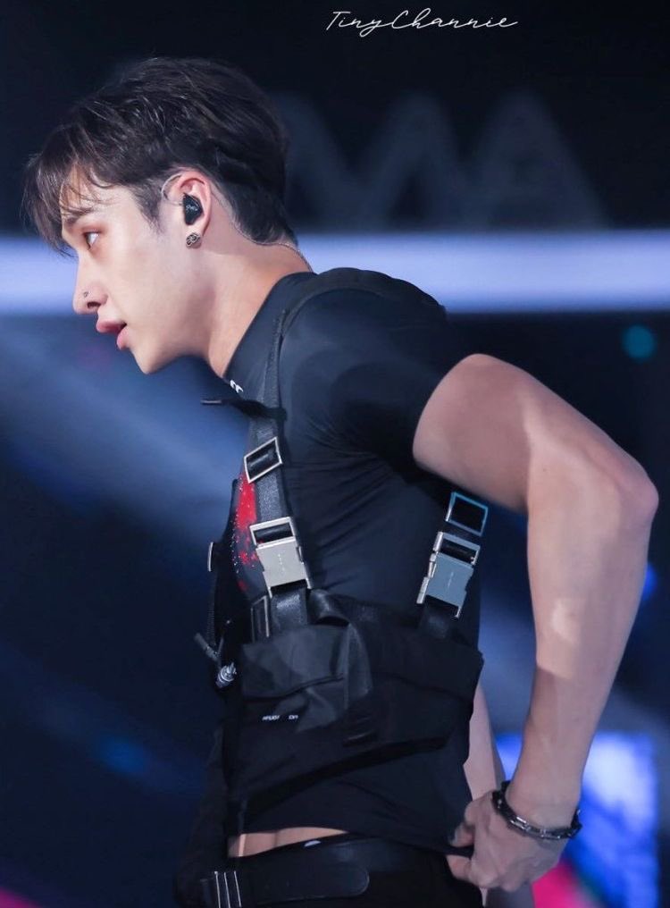 gwsitsari's tweet photo. //nsfw

yall are talking about “size kink” and them “manhandling” you as if you will ever be petite enough https://t.co/idStMRbFIC