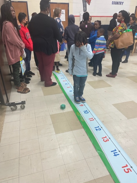 ReedElem's tweet photo. About last night! We had an amazing Family Math Night. We looked at our math data and played math games!!
@TheDrWWilliams @TamikaParran https://t.co/RX6KpS5DWP