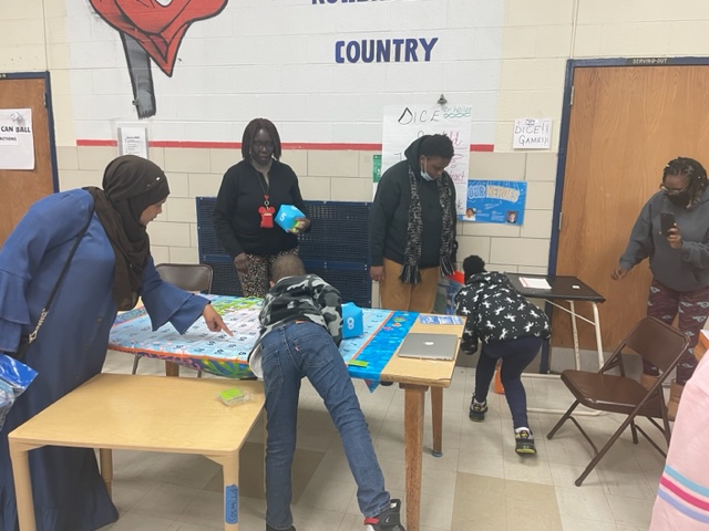 ReedElem's tweet photo. About last night! We had an amazing Family Math Night. We looked at our math data and played math games!!
@TheDrWWilliams @TamikaParran https://t.co/RX6KpS5DWP