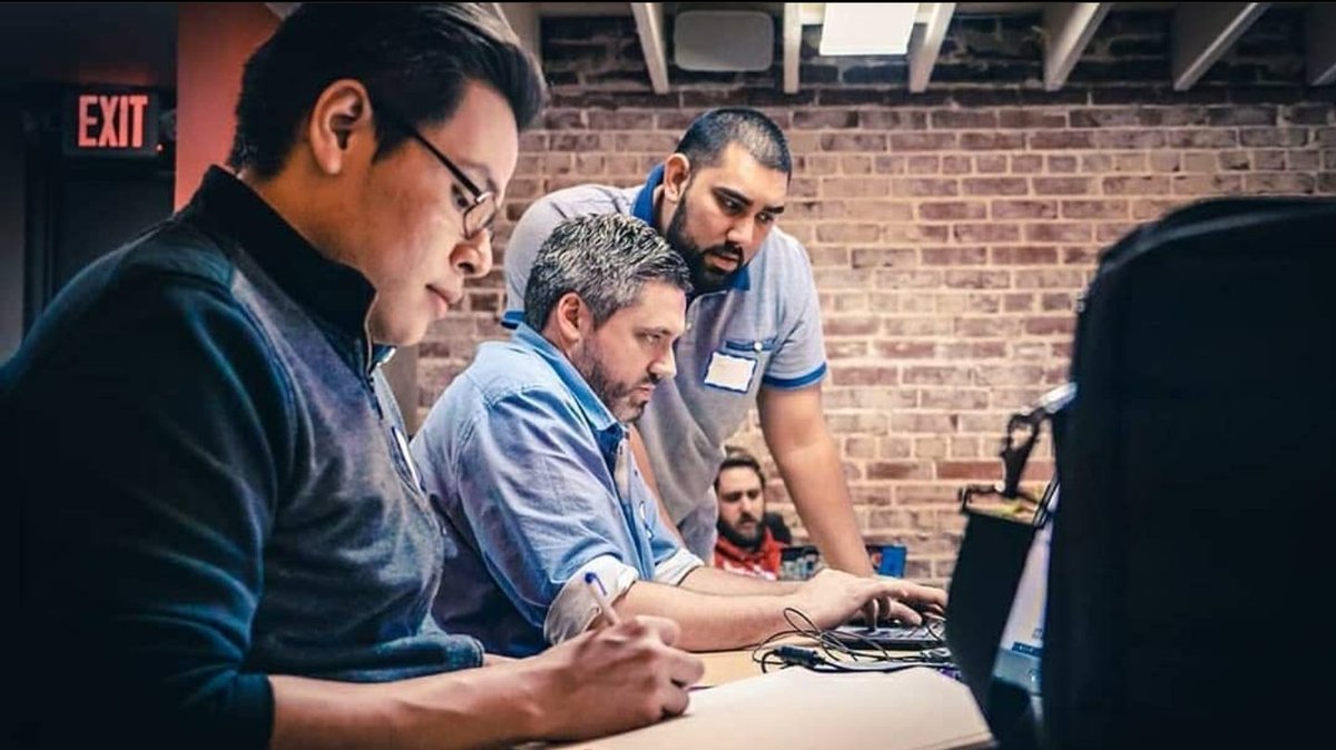 DThompsonDev's tweet image. My journey to landing my first job in tech. Literally everything that I did!

- Started with HTML, CSS and Javascript.
- I started going to meetups ALL THE TIME. Whenever I saw a meetup happening, I was there.- Learned Python.
Found zero python jobs in my area.