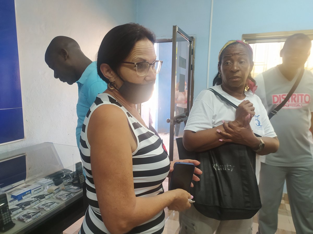 AmppGrande's tweet photo. 👉Otro lugar que se visitó es el Punto de ETECSA  recientemente abierto en el Consejo Popular Agramonte de #JagueyEnVictoria como respuesta a los planteamientos de la población 🇨🇺💖 #MejorEsPosible @LuzardoMagdiel @IvnMartnezIzqu1 @gonzalez_meilys @mariofsabines @SuselyMorfaG https://t.co/g9bemcfQZb