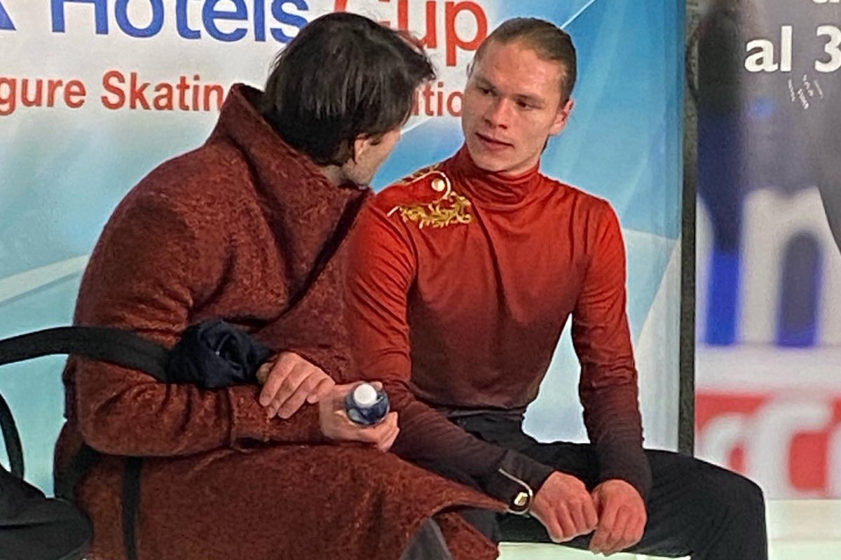 goldenskate's tweet photo. Some more off ice moments of the men’s competiton at #TallinkHotelsCup 🇪🇪

#ArletLevandi
#DenissVasiljevs
#StéphaneLambiel
#NaokiRossi 
#JariKessler https://t.co/xEIVQpqUrW