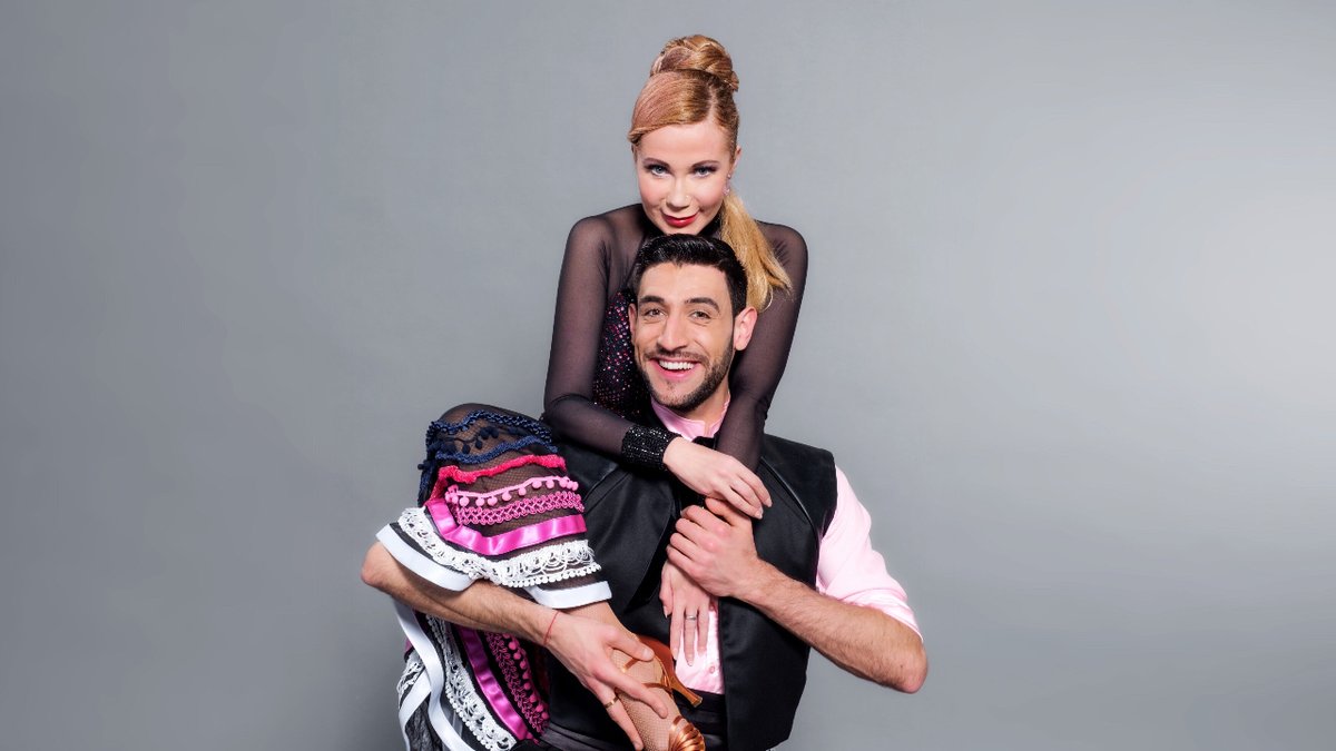 dimitarstefani2's tweet photo. 📺Am 03.03.23 ist die große Eröffnung des ORF Ballrooms Dancing Stars ⭐️ 2023 . @Karinasarkisova und ich üben jeden Tag fleißig den 1️⃣ Tanz Quickstep.  Also geht 🍿 einkaufen und lasst euch verzaubern.
#dimitarstefanin@orf#teamkarinko#dancingstars2023 #dreamteam#tvshow#orf#vote https://t.co/0DnC9O5fgq