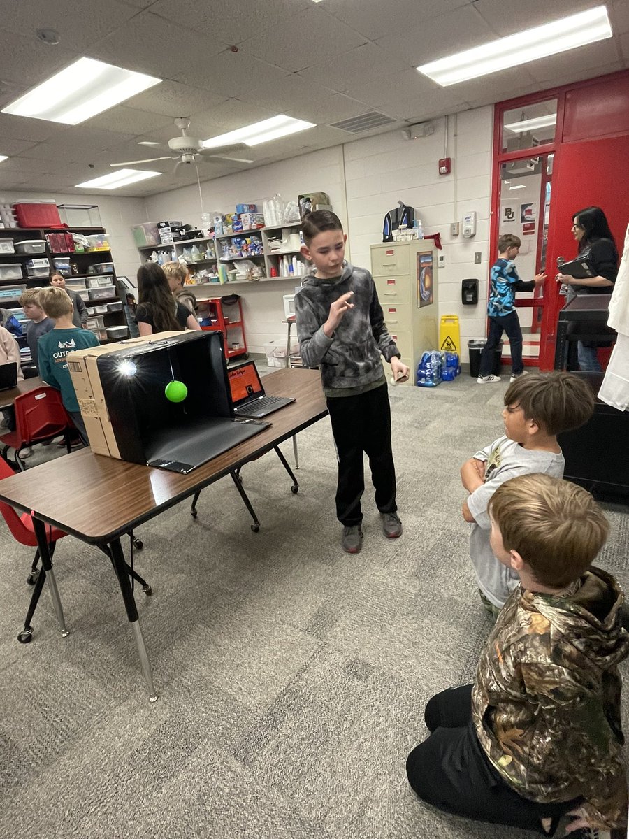 AmberSeale3's tweet photo. 2nd period is having fun sharing their planetary presentations with  fourth grade science classes! A Trip to Space @Lorena_Elem https://t.co/gYHJBrHgto