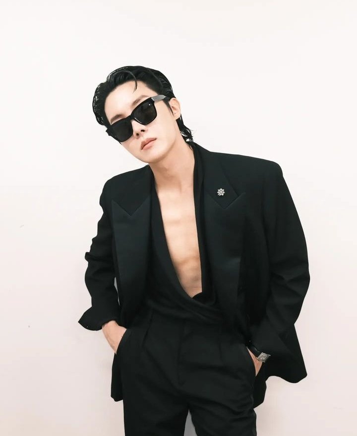 boraborahae__7's tweet photo. Happy hobi day💜💜💜💜💃💃💃
@BTS_twt
#HAPPYJHOPEDAY
#HappyBirthdayJhope
#jhopeAllRounderDay
#GwangjuPrideJhope
#jhopeOurSafetyZone
#OurLightAndSmileJhope
#jhopeLetsGoForMORE
#218MemoriesWithHope
#jhopeStageKing
#MusicProdigyJhope
#GlobalFashionIconJhope https://t.co/9T3lO24VH1