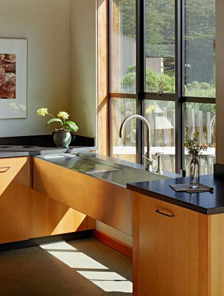 bliss_ltd's tweet photo. #newblogpost: 
One way to add a different and stylish look to your home, as well as letting in more natural light, is to consider creating taller windows by lowering sill levels to bring in more light and create the illusion of more space. Find out more 
https://t.co/ASPWOsRLBj https://t.co/i8MX6RAtJq