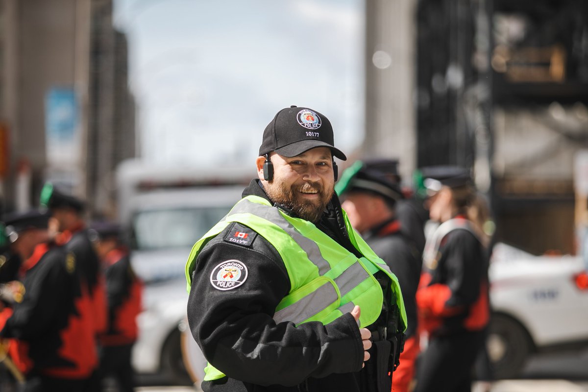 TPSMyronDemkiw's tweet photo. Wishing everyone a happy and safe #FamilyDayWeekend. Thank you to our uniform and civilian members including @Comms911TPS who will work through the weekend along with @Toronto_Fire &amp; @TorontoMedics to respond to emergencies &amp; help keep our city safe.  #LongWeekend #FamilyDay https://t.co/cinsvXTBXY