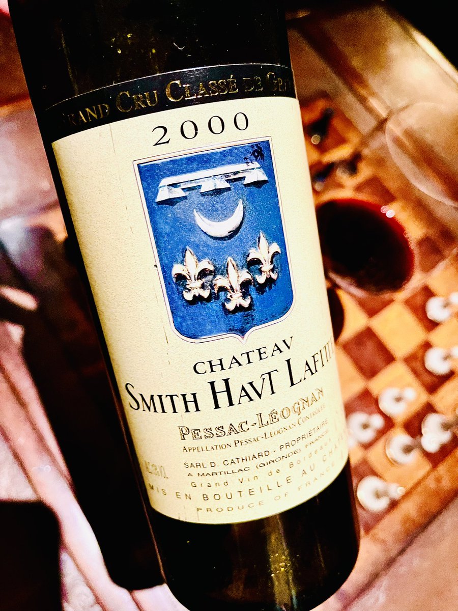 'In life, as in chess, forethought wins.' - Charles Buxton. Recently, my winning forethought resulted in a very enjoyable bottle of 2000 Château Smith Haut Lafitte! Notes below. 

instagram.com/p/CoxRd3EL2eF/…

#bordeauxwine #smithhautlafitte