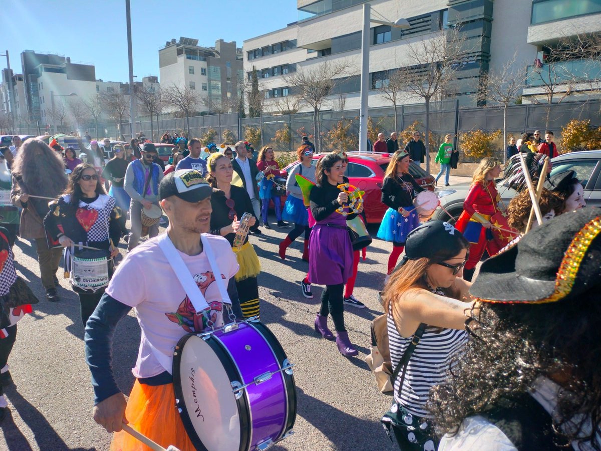 Con muchas ganas y (algo de) ritmo, papás y mamás de Tempranales hemos salido junto al cole para celebrar el carnaval con los peques. ¡Muchas gracias por la implicación!