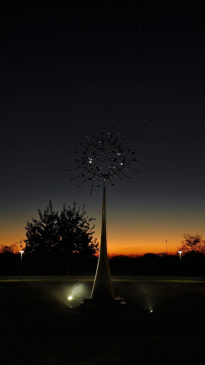 impandhi98's tweet image. हमने @RscBhuj में शुक्र जी और गुरू जी को बोहत बार देखा परंतु @RSCRajkot के Kinetic Sculpture के Courtyard में शुक्र जी और गुरु जी के साथ एक हसीन शाम की एक झलक।
Don't miss chance to visit #RSCRajkot✨
ऐसी खूबसूरत शाम को देखना का अवसर देने के लिए @InfoGujcost का तहे दिल से धन्यवाद।