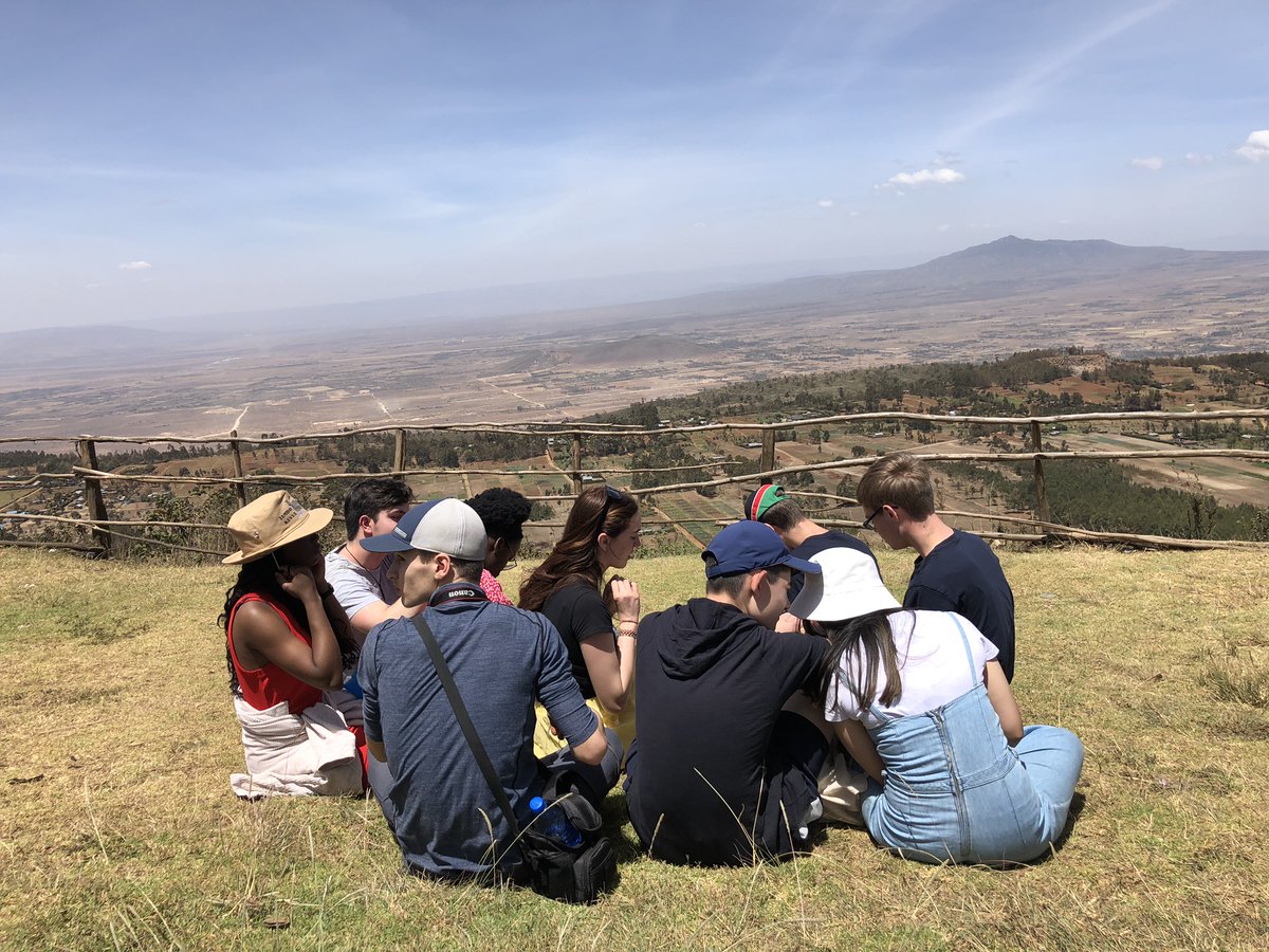 Hand in Hand tweet media