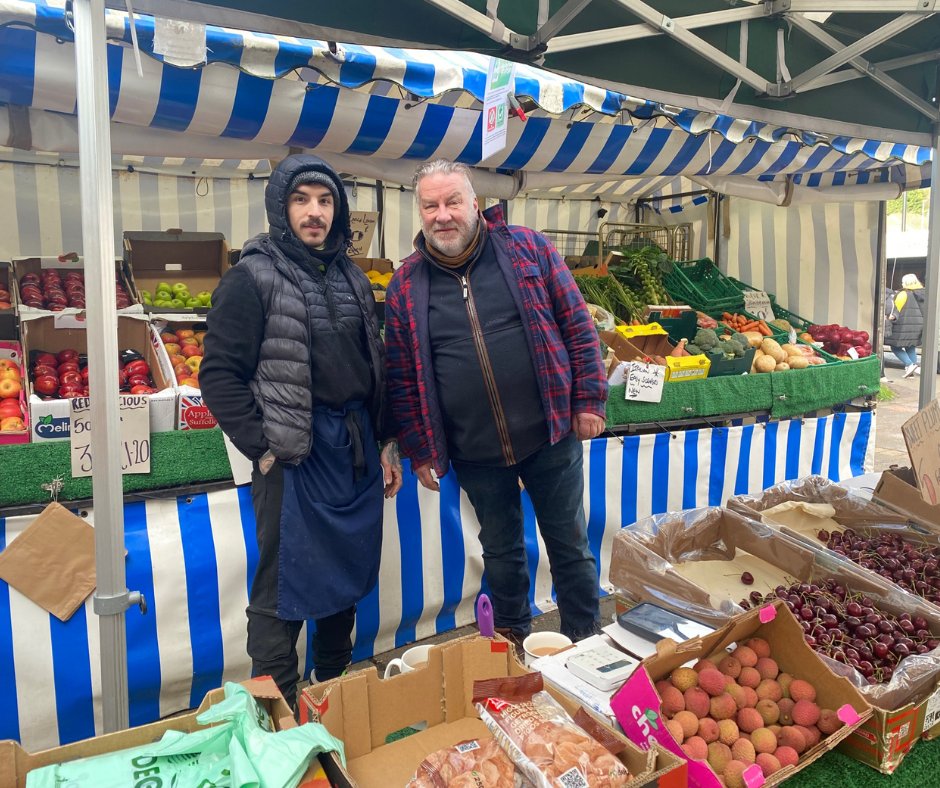 Say hello to Keith, who runs the fruit and veg stall outside the main entrance of Queen's Hospital Burton. 👋 
Keith's stall has a great offering of fruit and veg for our patients, staff and the local community. Plenty of apples, oranges and much more for you to enjoy! 🍏🍒