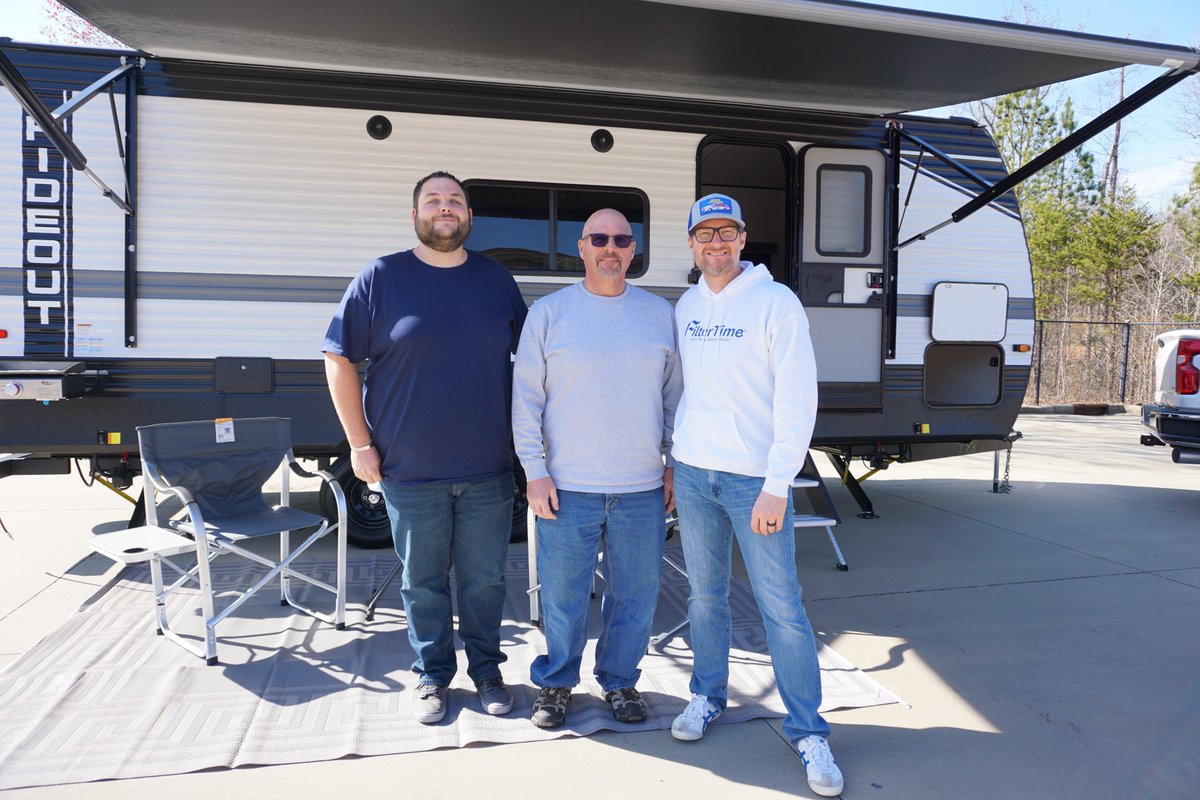 tdjf's tweet photo. Always a great day when we hand @DaleJr.'s keys over to the Win Dale Jr.’s Ride winner! Congrats, Carson!!
Thank you to everyone who purchased a raffle ticket last year. Stay tuned for details on this year's #WDJR. https://t.co/8HZPWraR37