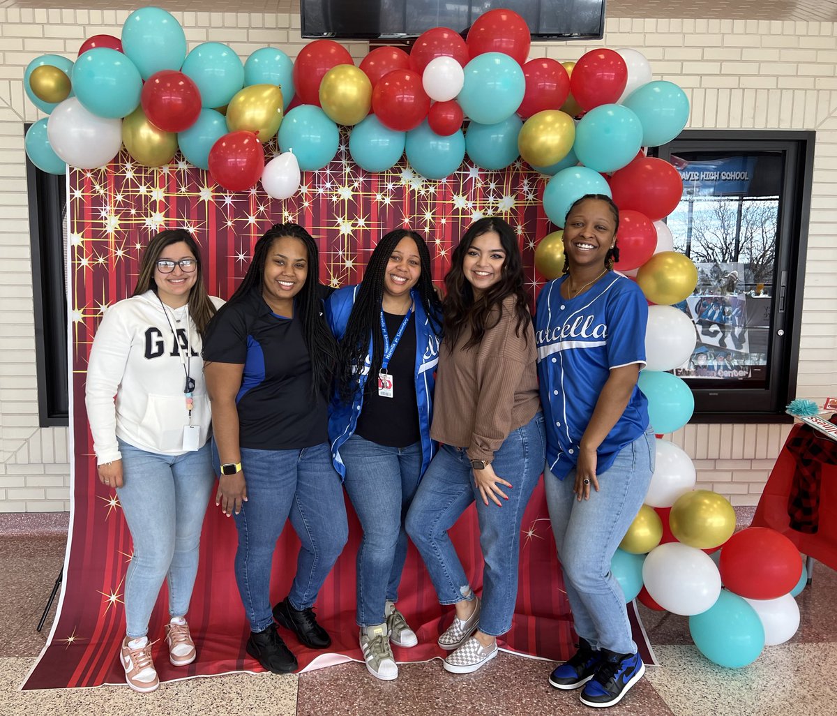 LisaWilsonSped's tweet photo. @SELCulture_AISD Team @MarcellaES_AISD is in the building!! #selfcare2023 #FalconsProud  
#SELadultwellness @AldineISD @aldinesped @ortizteach @Sdseymore @EfrineRegino @CounselorHampt1 https://t.co/voeQ5Ihd9y