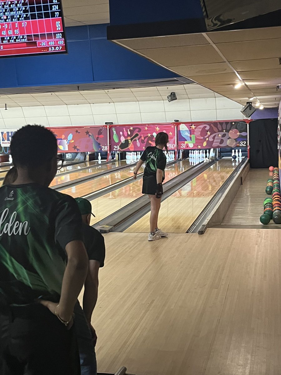 YorkAthletics's tweet photo. State Girls Bowling meet is underway! Good Luck Girls!! Go Dukes!! 💚 https://t.co/jrlzHhQ5Nn